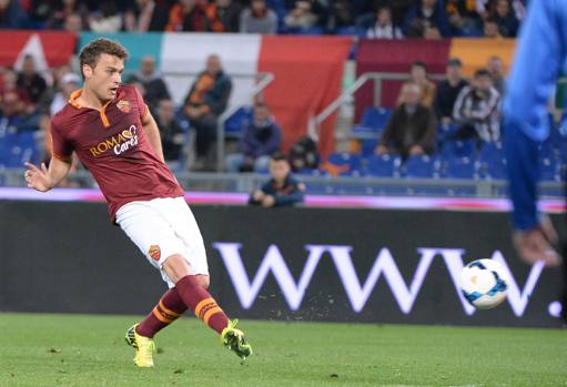 ... e l'attaccante serbo non sbaglia: 2-0. Ansa